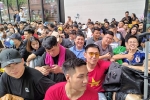 Người Việt xếp hàng trước 1 ngày ở Singapore chờ mở bán iPhone 11