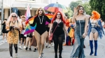 Cộng đồng LGBT 'diễu hành cầu vồng' trên phố đi bộ Hà Nội