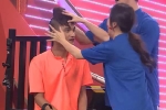 Lâm Vỹ Dạ khiến netizen cười đau bụng khi thổi bay tóc giả của Mạc Văn Khoa