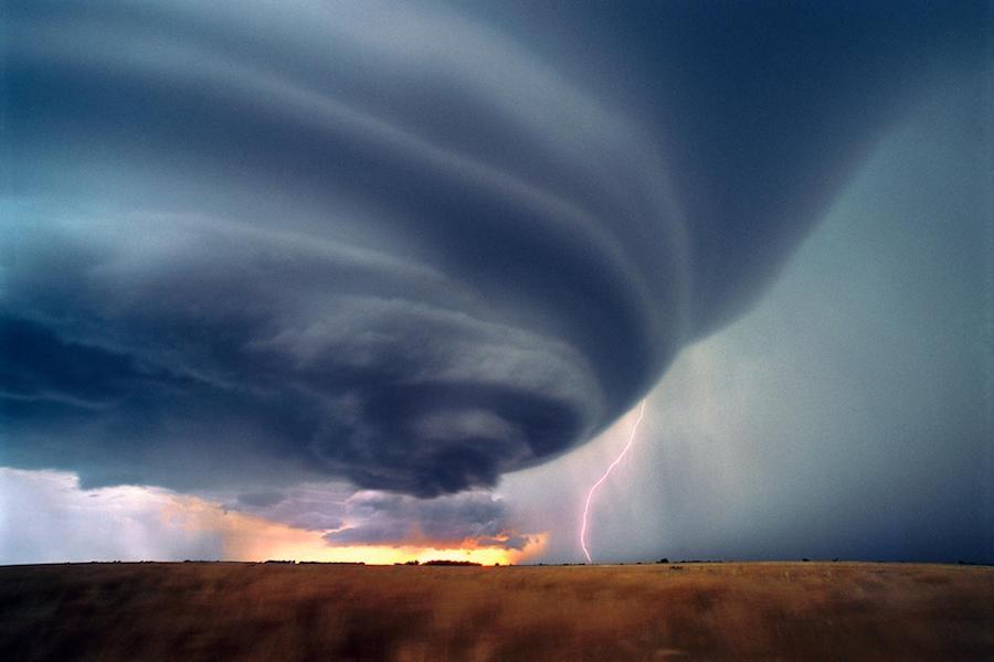 Một cơn bão sấm siêu mạnh (Supercell Thunderstroms) có khả năng tạo ra lốc xoáy, bởi vậy nó còn được mệnh danh là 