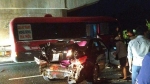 Nam Định: V a ch ạm với xe khách, ô tô 4 chỗ bị tông n át, b ẹp r úm