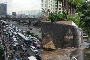 Nâng đường Nguyễn Hữu Cảnh thêm 1,2m, dân lo nhà biến thành hầm