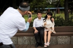 Nam giới Hàn khước từ hẹn hò, chọn búp bê làm bạn tình