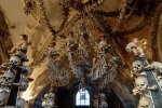 Nhà thờ xương ở Séc cấm chụp ảnh selfie vì sợ sọ người bị cưỡng hôn