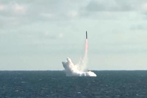 Tên lửa đạn đạo bị xịt khi phóng từ tàu ngầm