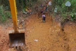 Một tuần đào đất, vét suối xử lý ô nhiễm dầu