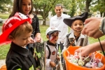 Vì sao có phong tục 'cho kẹo hay bị ghẹo' trong ngày Halloween?
