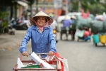 Những người phụ nữ nhặt ve chai ở Sài Gòn nuôi con đậu đại học