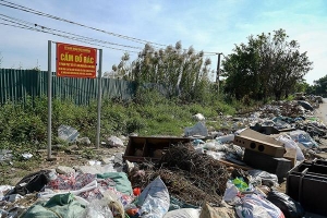 Hà Nội: Rác thải bủa vây nhiều tuyến đường, ô nhiễm nghiêm trọng