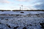 Hàng nghìn viên cầu băng như 'trân châu' phủ kín bờ biển Phần Lan