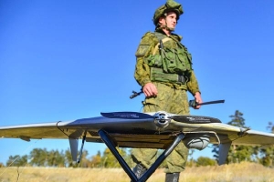 Bầy đàn UAV Nga ồ ạt tấn công cả đoàn xe quân sự: Kịch bản không thể chống đỡ!