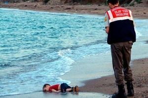 Sự thật thảm khốc sau bức ảnh bé trai Syria chết đuối gây chấn động thế giới