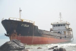 Giải cứu 11 người gặp nạn do tàu mắc cạn trên biển