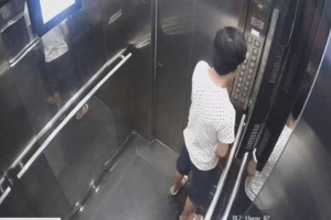 Phẫn nộ người đàn ông hồn nhiên 'tiểu bậy' trong thang máy