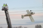 Máy bay mắc vào đường dây điện, phi công Mỹ 65 tuổi thoát nạn