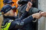 Cảnh sát Hà Lan bắt 8 người đàn ông cưỡng hiếp tập thể 3 thiếu nữ