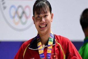 Ánh Viên tươi cười rạng rỡ, hạnh phúc vô cùng khi giành huy chương Vàng đầu tiên tại SEA Games 30