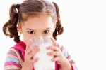 Tại sao con người có thể uống sữa động vật mà không bị làm sao?