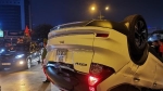 Honda CRV lật ngửa giữa dòng người mừng chiến thắng SEA Games