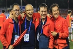 Ông Park tặng Huy chương vàng SEA Games cho trợ lý