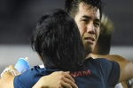 Cầu thủ U22 Việt Nam bật khóc, ôm chặt để tri ân những người thầm lặng, 'chẳng ai để ý tới'