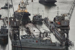 Tàu ngầm Nga chìm cùng ụ nổi