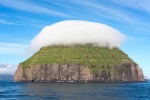 Loài cừu thống trị hòn đảo đội mây giữa Đại Tây Dương