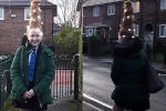 Nữ sinh 'chơi trội' tạo kiểu tóc cây thông Giáng sinh thêm cả đèn trang trí lấp lánh đến trường