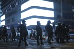 AP: Tội phạm tung hoành vì cảnh sát quá tải, tiểu thương Hồng Kông tự 'hò nhau' đánh cướp