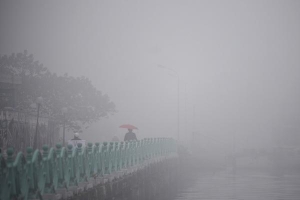Vì sao sương mù dày đặc ở Hà Nội sáng nay?