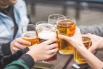 Cấm rủ người khác đi uống rượu bia: Vợ kiện bạn chồng?