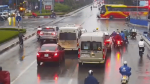 Hà Nội: Vượt đèn đỏ, xe máy bị buýt tông trực diện khiến tài xế nguy kịch