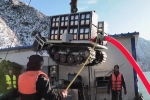 Robot hút bùn giúp làm sạch đáy hồ ở độ sâu 100m