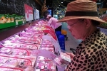 Siêu thị bắt đầu giảm giá thịt heo