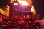 Lính cứu hỏa Mỹ gây phẫn nộ vì chụp ảnh selfie trước nhà đang cháy