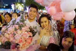 Toàn cảnh màn cầu hôn siêu lãng mạn của Duy Mạnh với bạn gái Quỳnh Anh