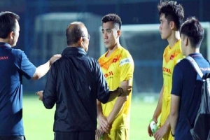 Thầy Park 'chỉnh' hàng thủ sau trận U23 Việt Nam thua U23 Bahrain