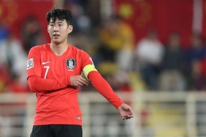 Bỏ xa Quang Hải, Son Heung-min giành Quả bóng Vàng châu Á 2019
