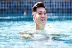 Tiến Linh cover 'xung quanh anh toàn là nước' của Đen Vâu, tuyển thủ U23 Việt Nam khoe body săn chắc