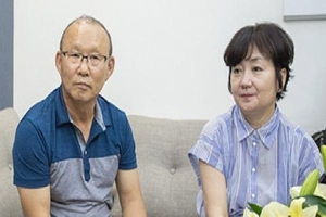 HLV Park Hang-seo kể lại kỷ niệm nhỏ, ý nghĩa lớn của vợ: 'Bà ấy sợ tôi không sang Việt Nam, đích thân lái xe chở tôi đến buổi đàm phán lịch sử'