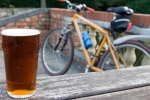 Uống rượu bia còn lái xe đạp: Australia tống giam, Nhật Bản phạt tiền nặng kèm lao động công ích 5 năm