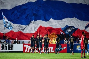 Fan Đông Nam Á gọi Thái Lan là đội bóng số 1 khu vực sau thắng lợi 5-0 trước Bahrain, chẳng lẽ họ đã quên Việt Nam?
