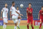 Fan Việt phản ứng cực gắt khi cầu thủ UAE phạm lỗi thô bạo với tiền đạo Hà Đức Chinh