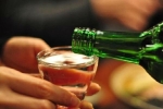 Những loại thức uống nào tuyệt đối không nên dùng chung với rượu?