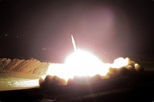 CNN: Lính Mỹ vừa run, vừa quay cảnh tên lửa Iran lao xuống căn cứ al-Asad