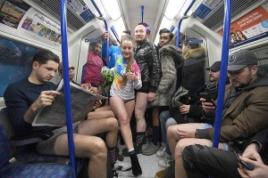 Hàng nghìn người 'Không mặc quần đi tàu điện ngầm' trên khắp thế giới