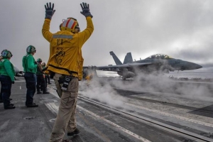 Tướng Mỹ: Quên Iran đi, vũ khí và binh lính Mỹ đang ồ ạt triển khai đến Thái Bình Dương