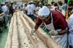 Nghệ nhân Ấn Độ làm bánh 27 tấn dài nhất thế giới để phá kỷ lục của TQ