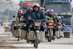 Người Trung Quốc tay xách nách mang đổ xô về quê ăn Tết bằng xe máy