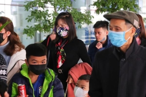 'Ninja' ngập sân bay giữa nỗi sợ virus corona